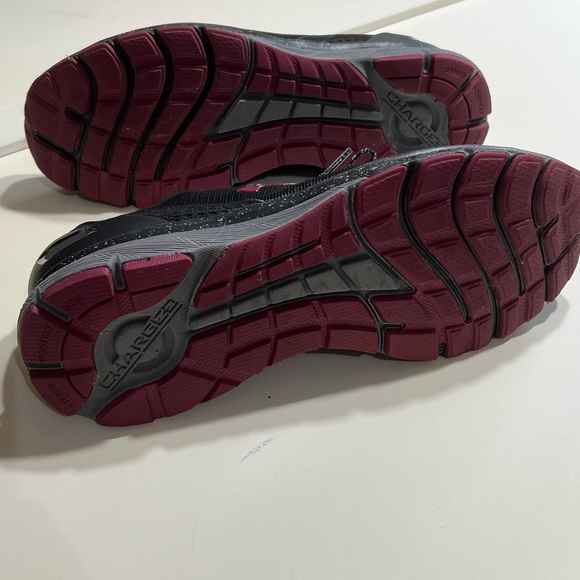 Under Armour Charged - Picture 2 of 5